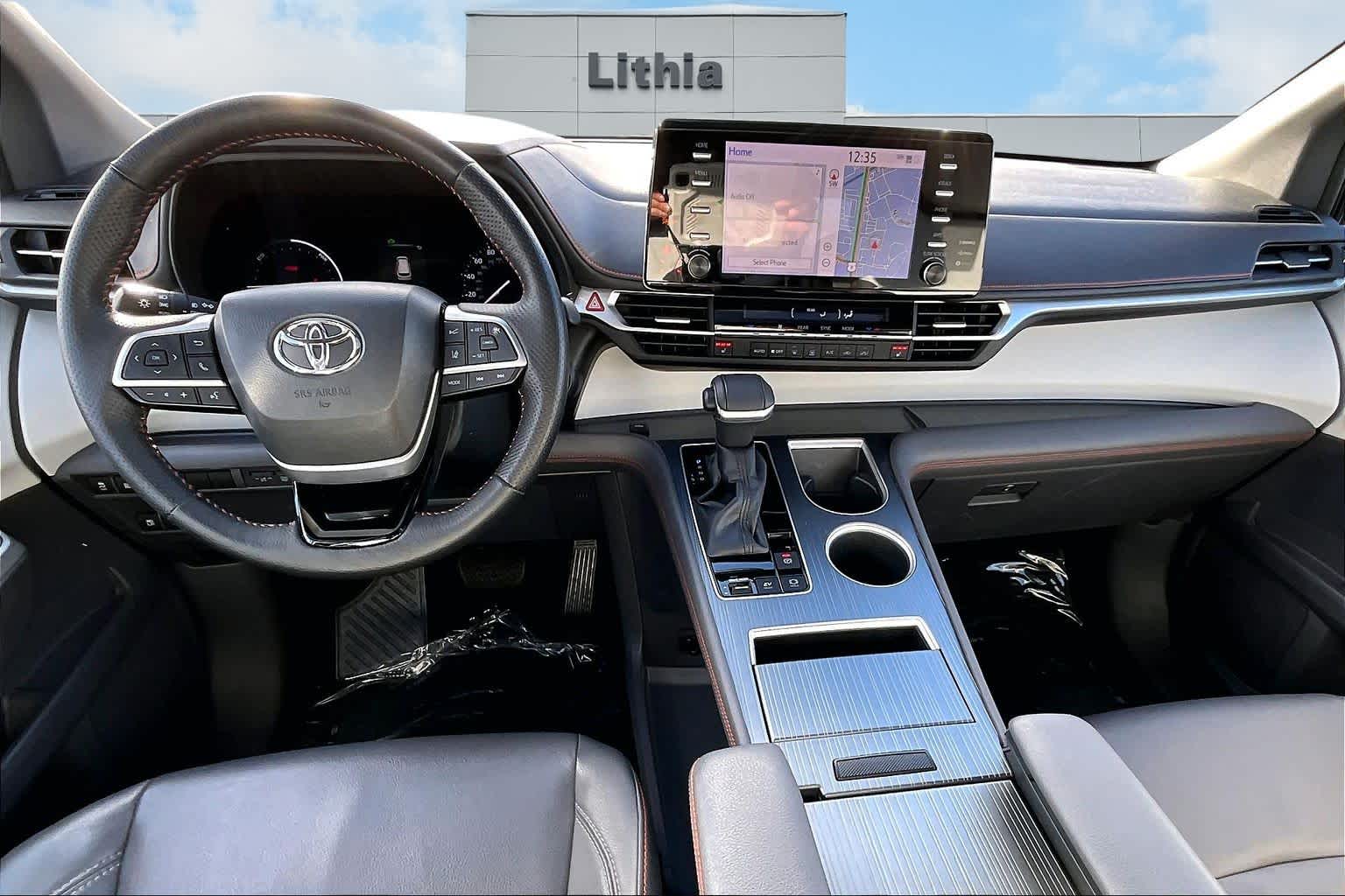 Thumbnail: 2022 Toyota Sienna - 10