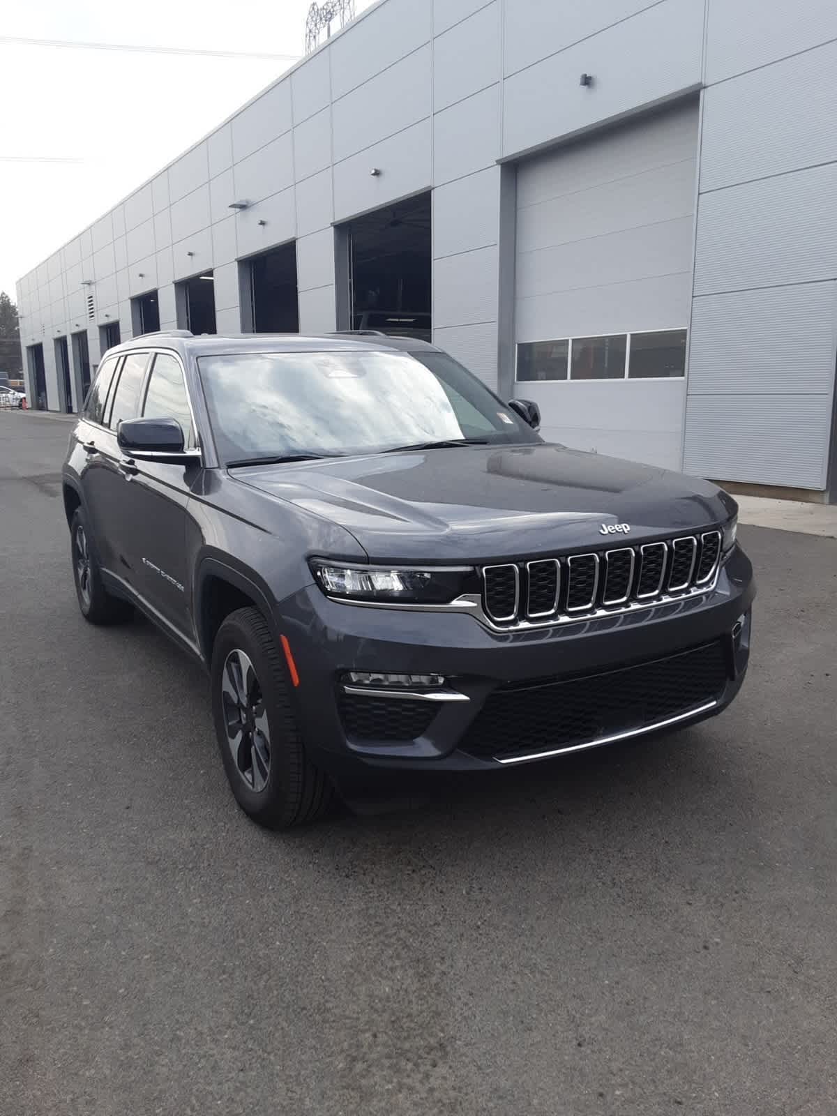 Thumbnail: 2024 Jeep Grand Cherokee - 3