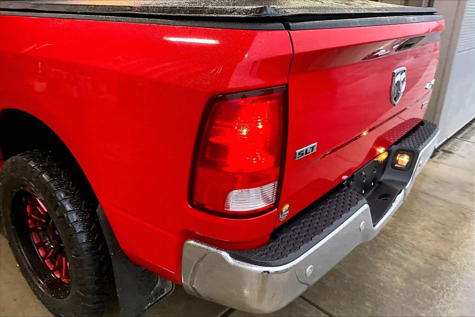 Thumbnail: 2019 RAM 1500 Classic - 32