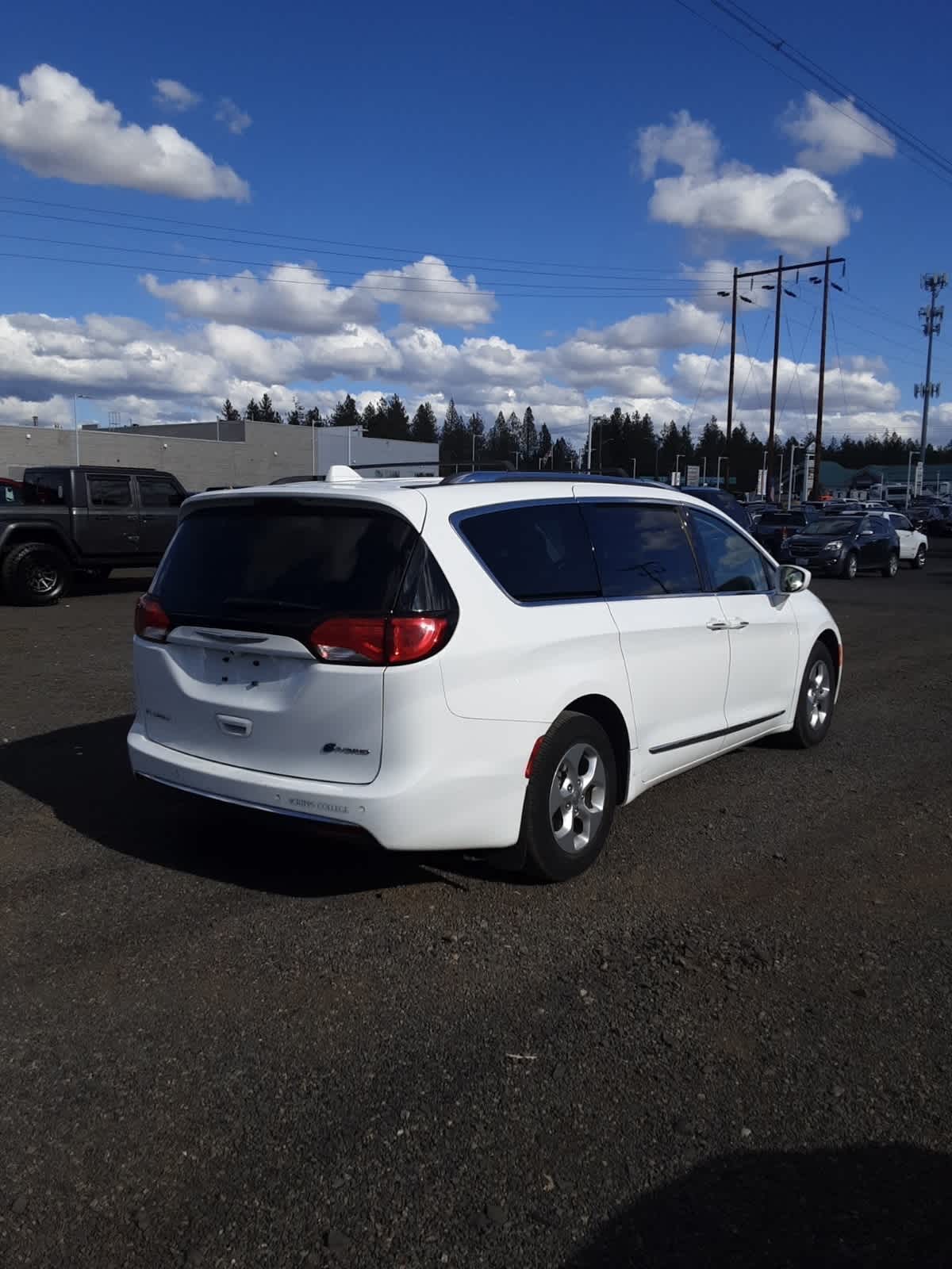 2018 Chrysler Pacifica Touring L photo 4