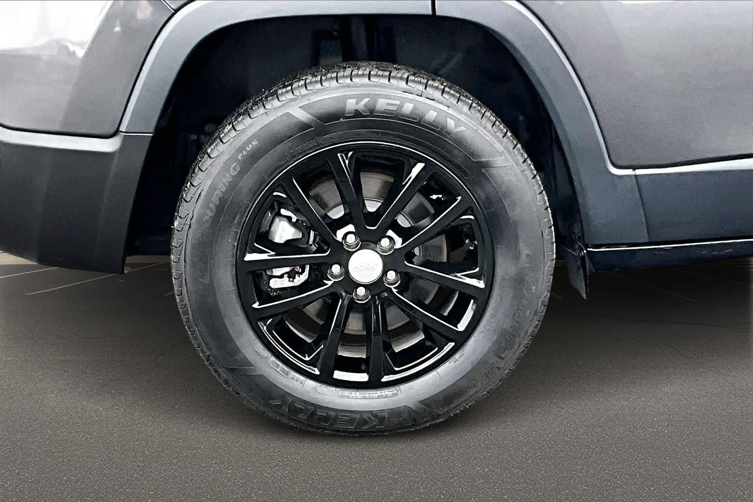 Thumbnail: 2022 Jeep Cherokee - 36