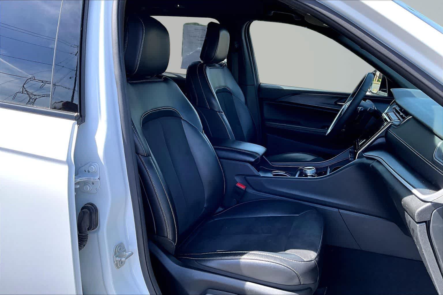 Thumbnail: 2024 Jeep Grand Cherokee - 13