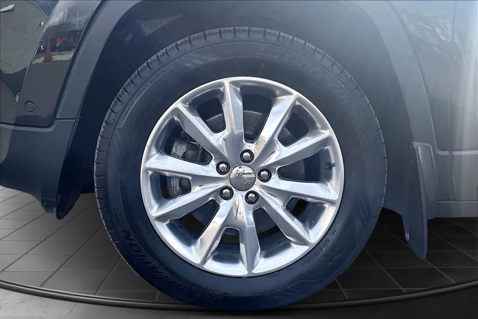 Thumbnail: 2015 Jeep Cherokee - 8