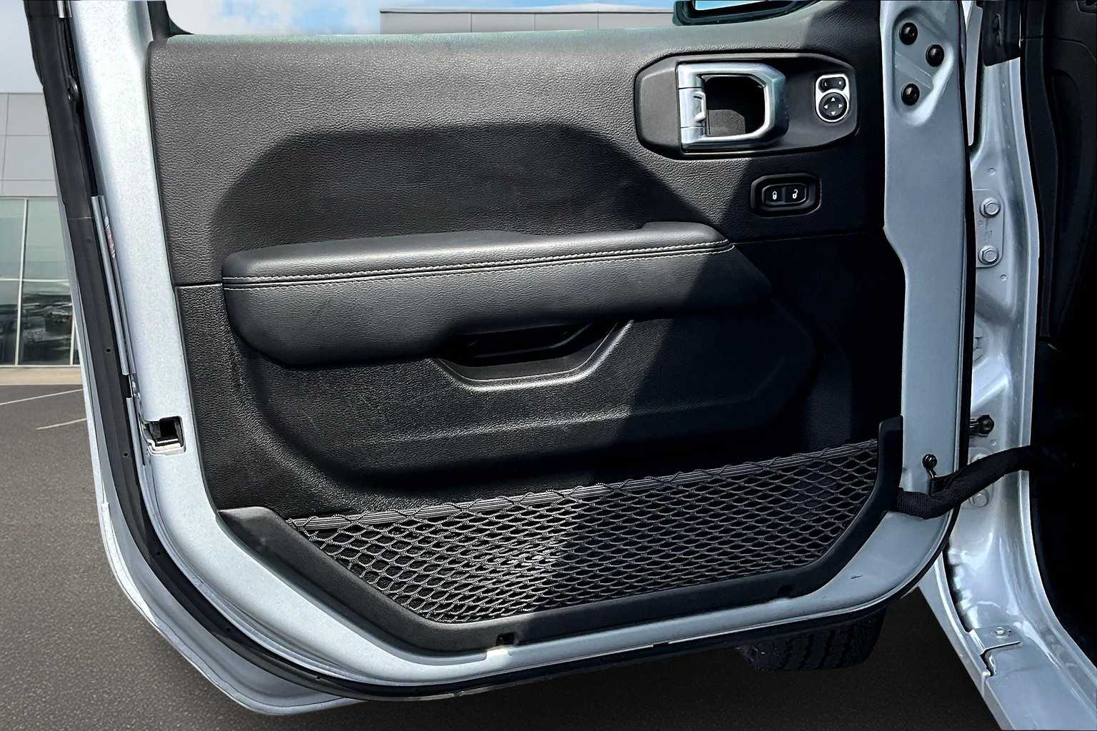 Thumbnail: 2023 Jeep Wrangler - 28