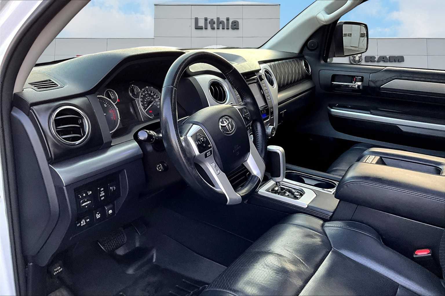 2016 Toyota Tundra Platinum photo 2