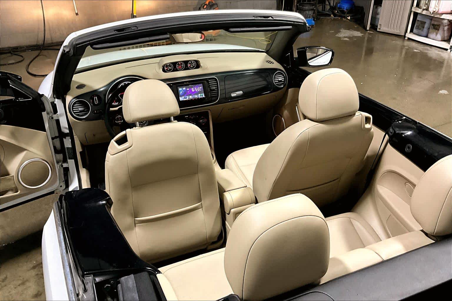 Thumbnail: 2015 Volkswagen Beetle - 12