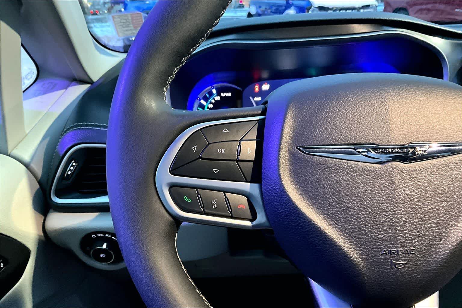 Thumbnail: 2024 Chrysler Pacifica - 25