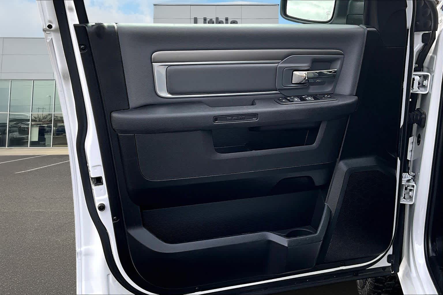 Thumbnail: 2022 RAM 1500 Classic - 28