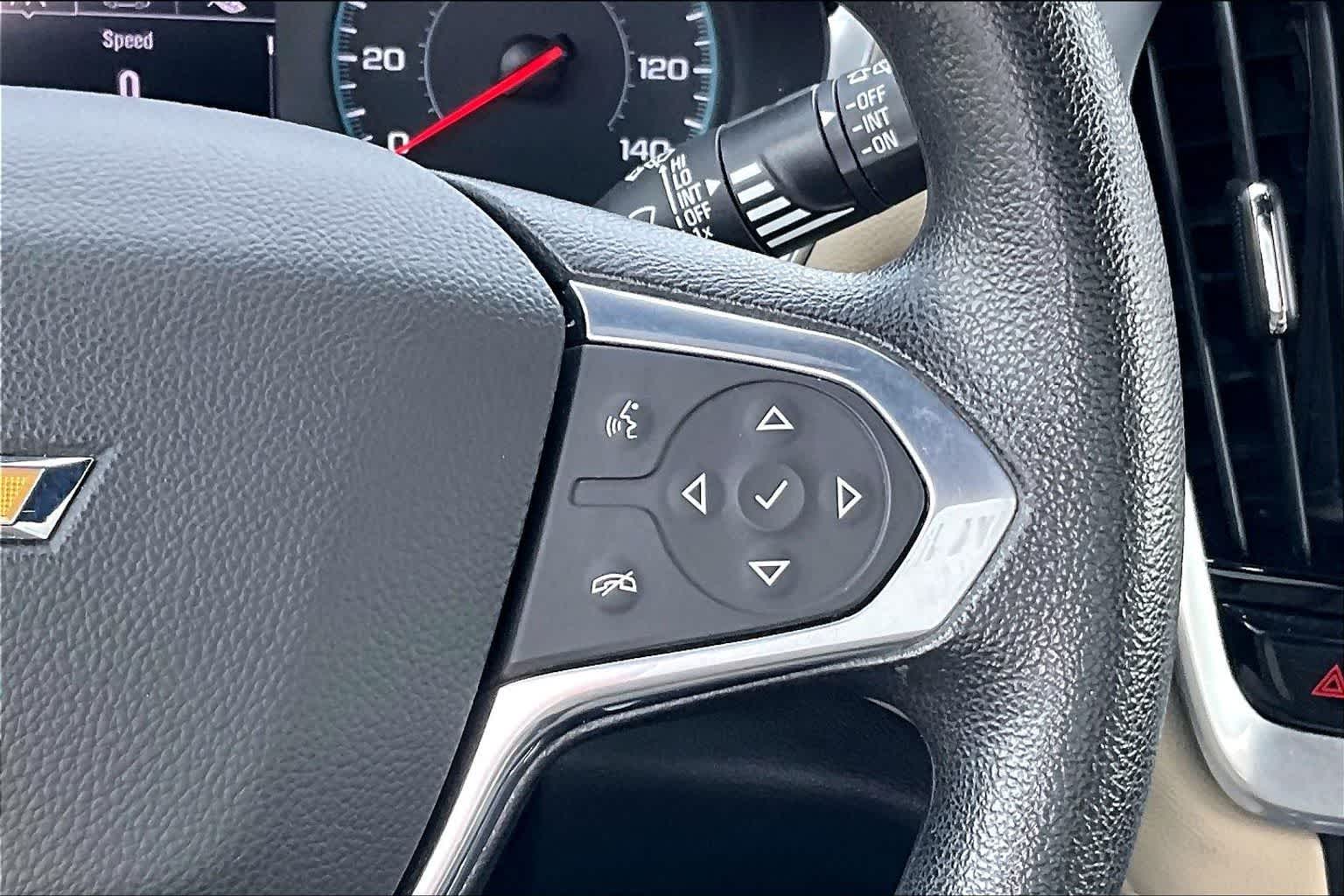 Thumbnail: 2022 Chevrolet Traverse - 26