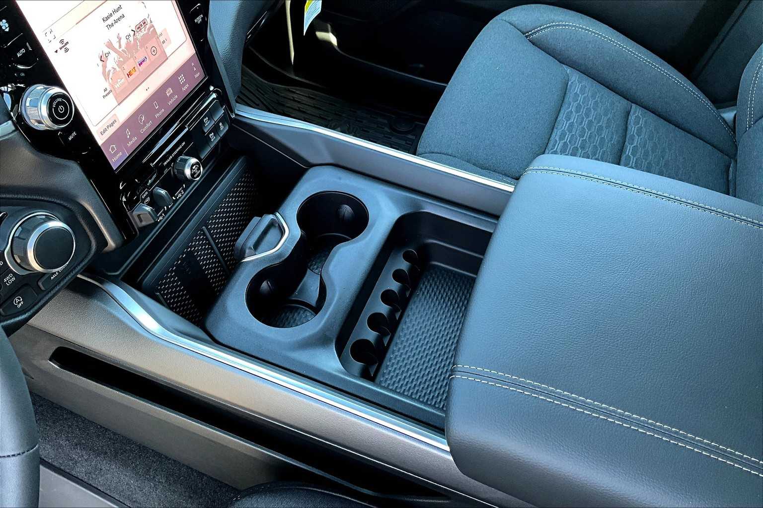 Thumbnail: 2026 RAM 1500 - 17