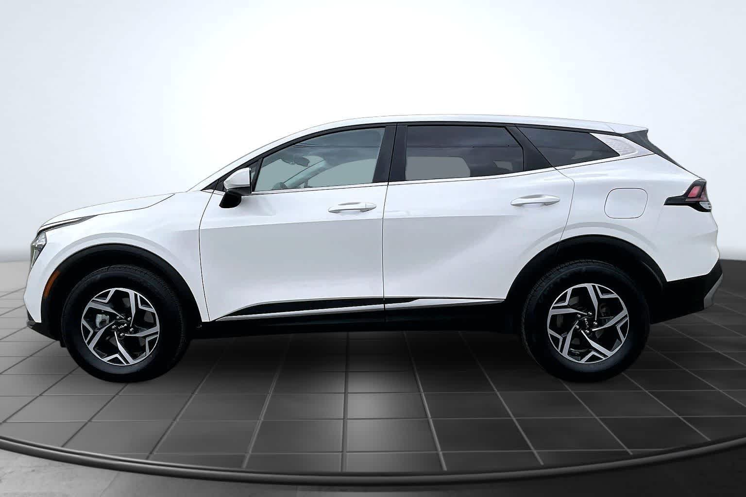 Thumbnail: 2023 Kia Sportage - 3