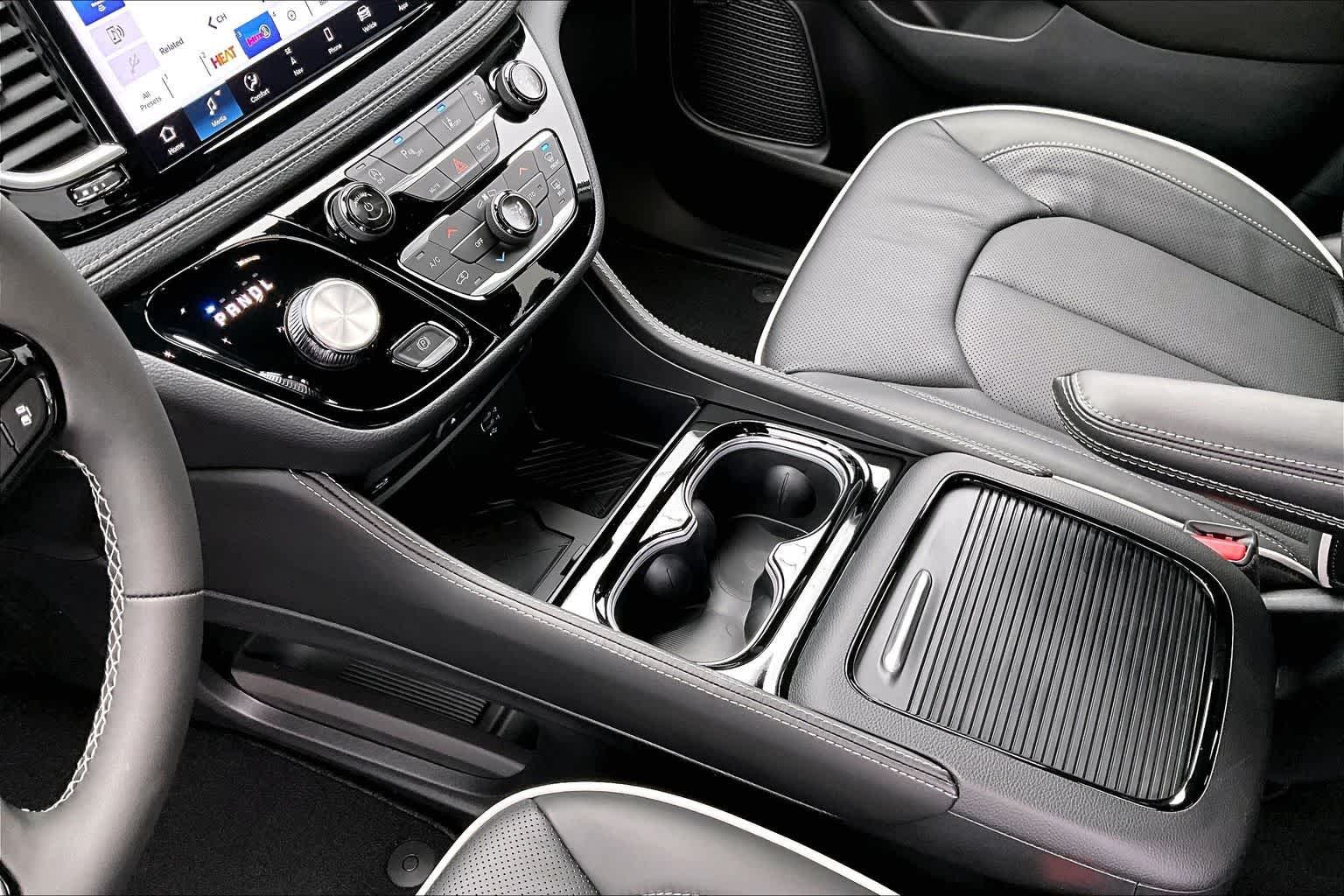 Thumbnail: 2026 Chrysler Pacifica - 17