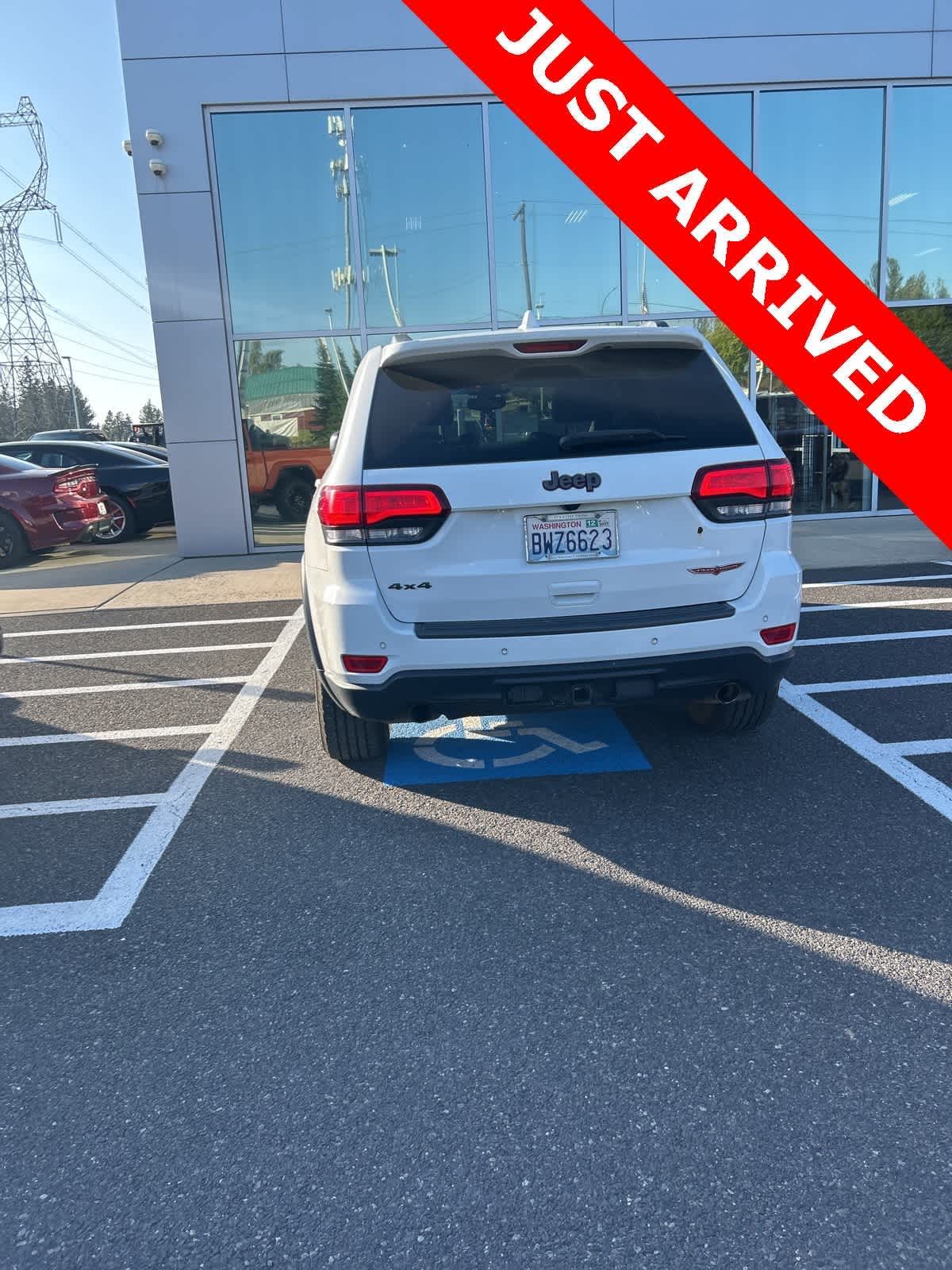 Thumbnail: 2020 Jeep Grand Cherokee - 4