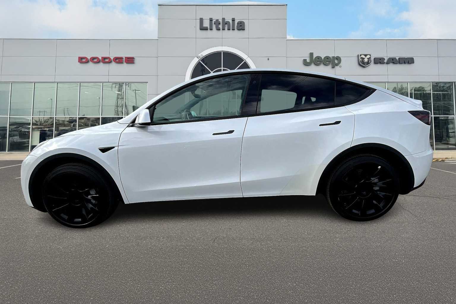 2022 Tesla Model Y Long Range photo 3