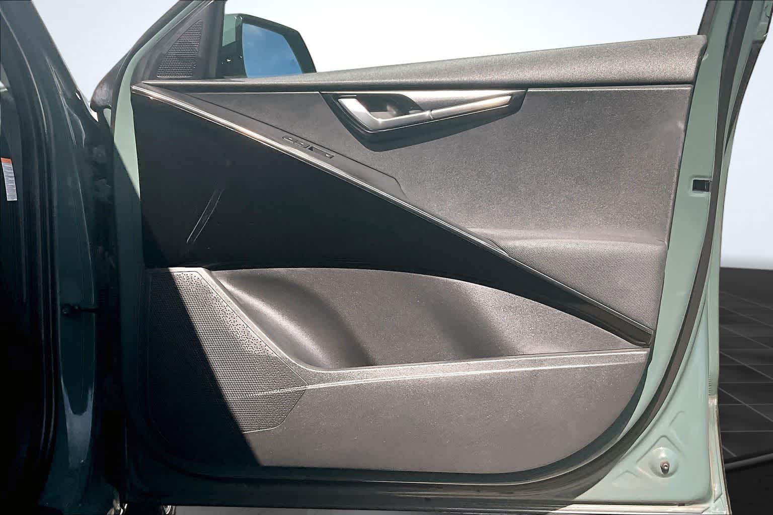 Thumbnail: 2023 Kia Niro - 28