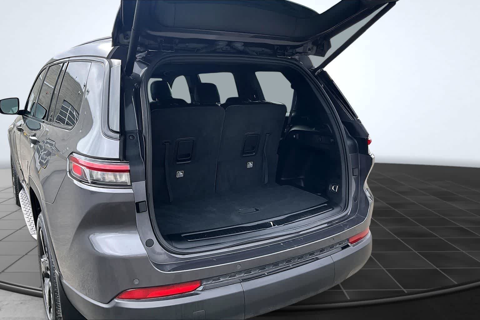 Thumbnail: 2023 Jeep Grand Cherokee L - 19