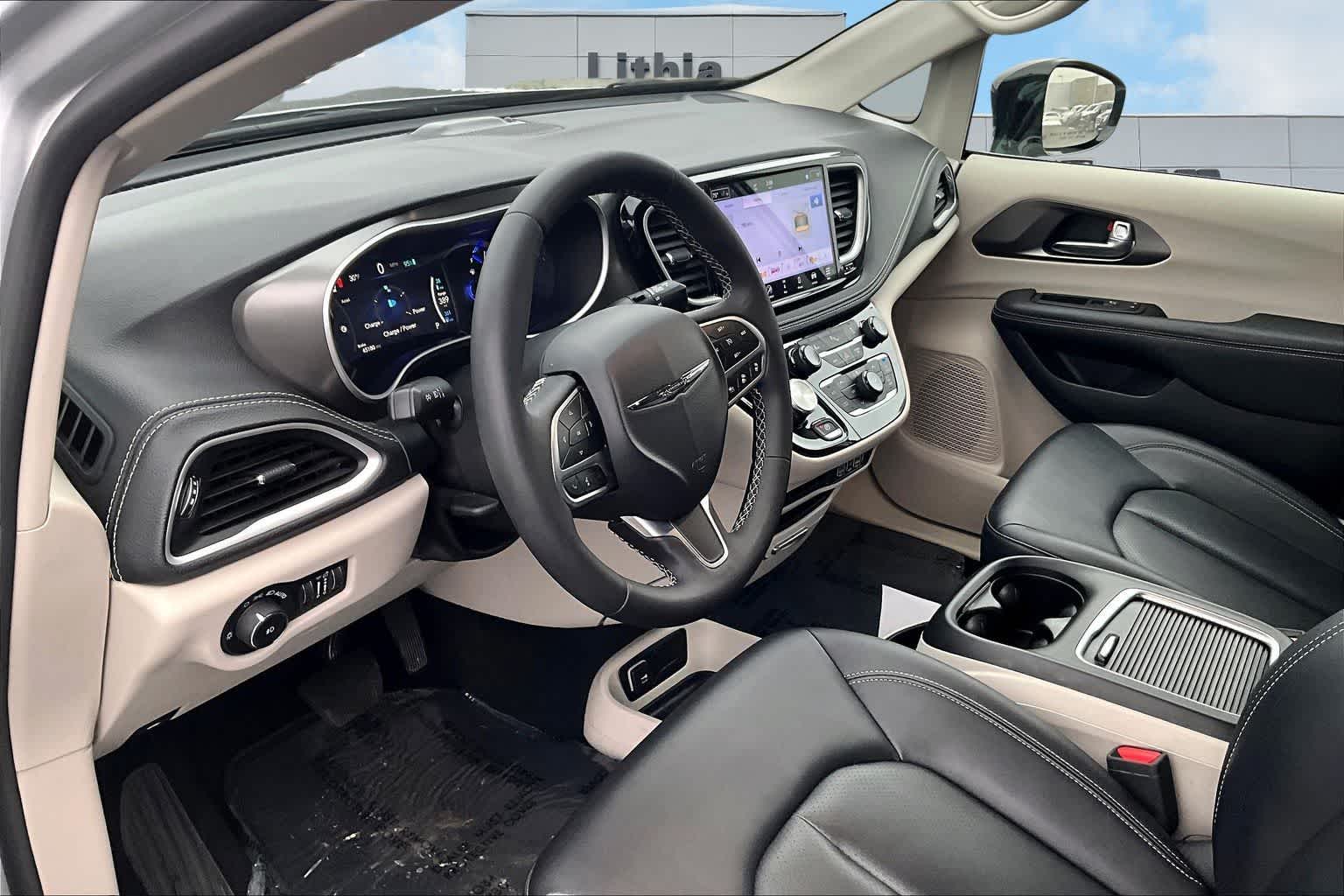 Thumbnail: 2024 Chrysler Pacifica - 2