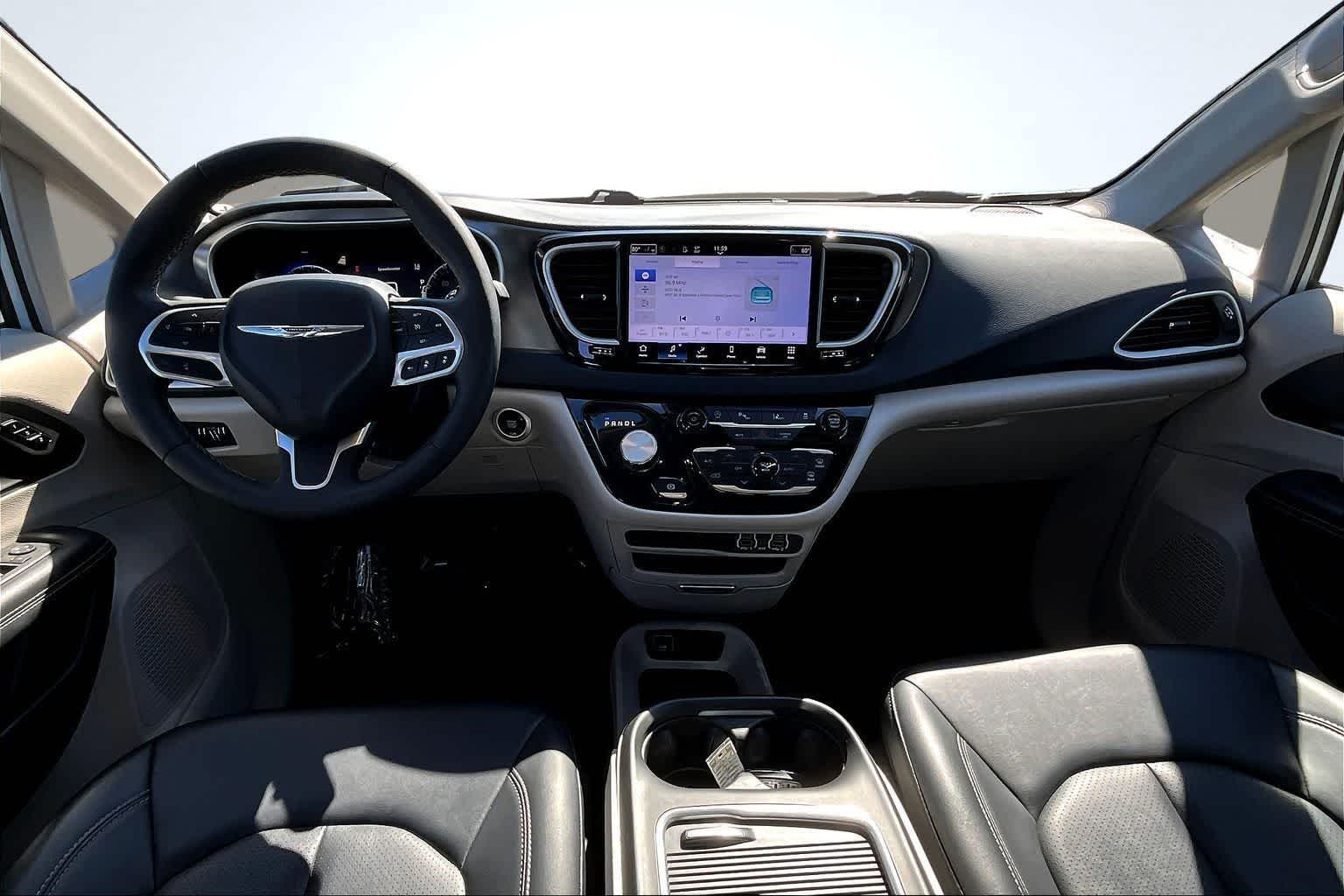 Thumbnail: 2024 Chrysler Pacifica - 10