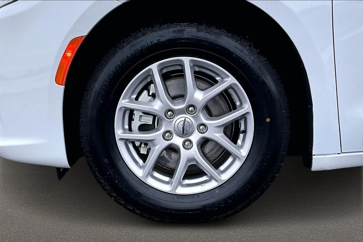 Thumbnail: 2024 Chrysler Pacifica - 8