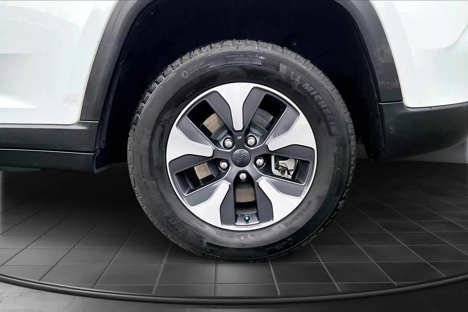 Thumbnail: 2022 Jeep Grand Cherokee - 35