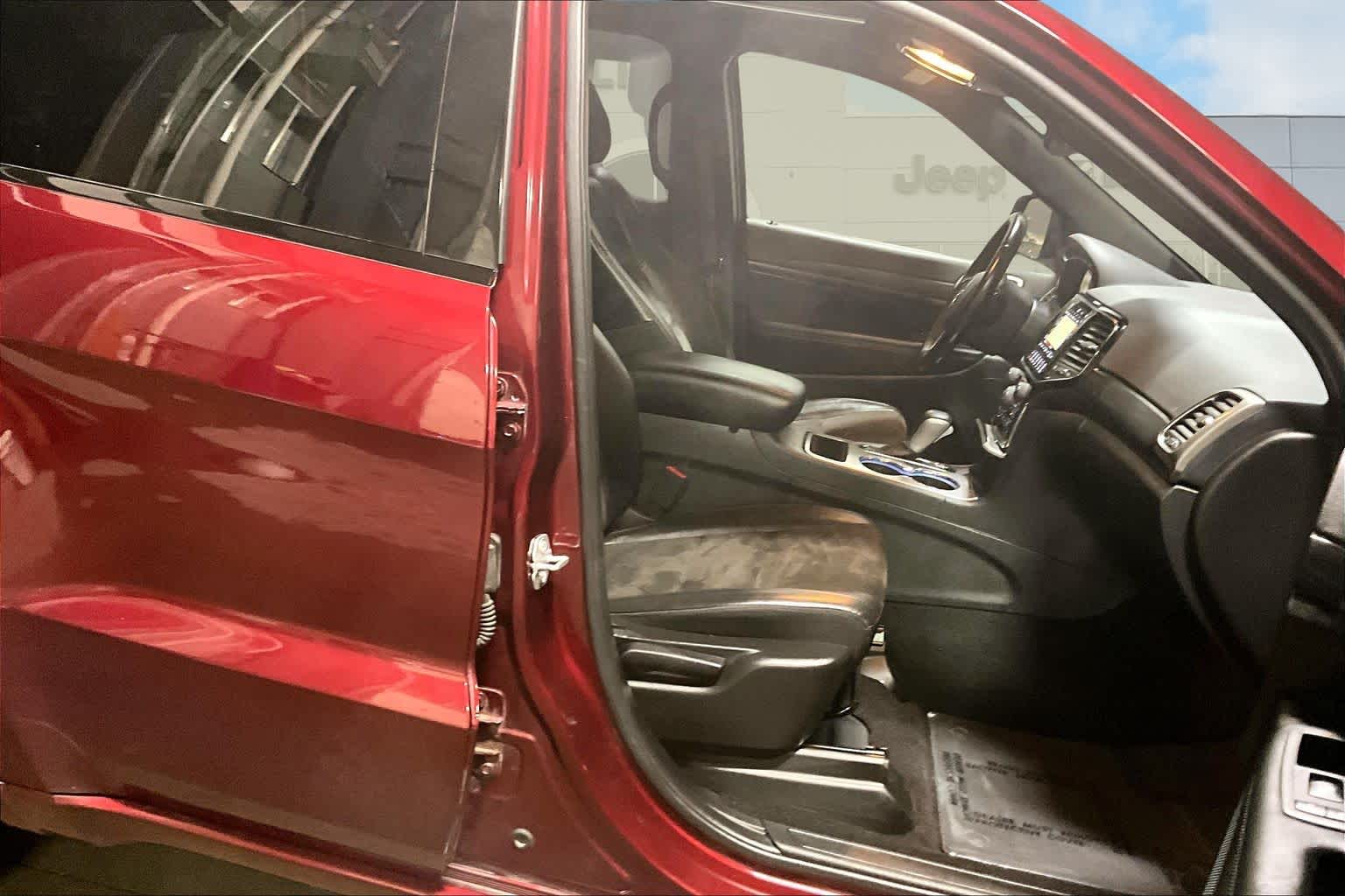 Thumbnail: 2020 Jeep Grand Cherokee - 14