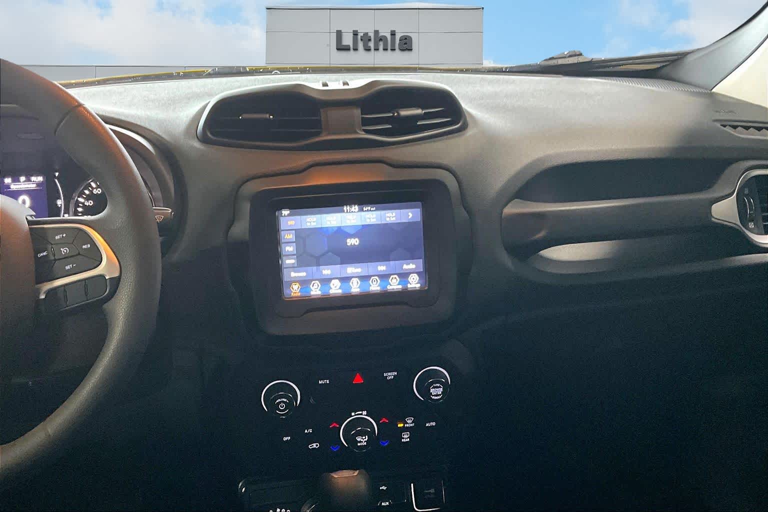 Thumbnail: 2018 Jeep Renegade - 16