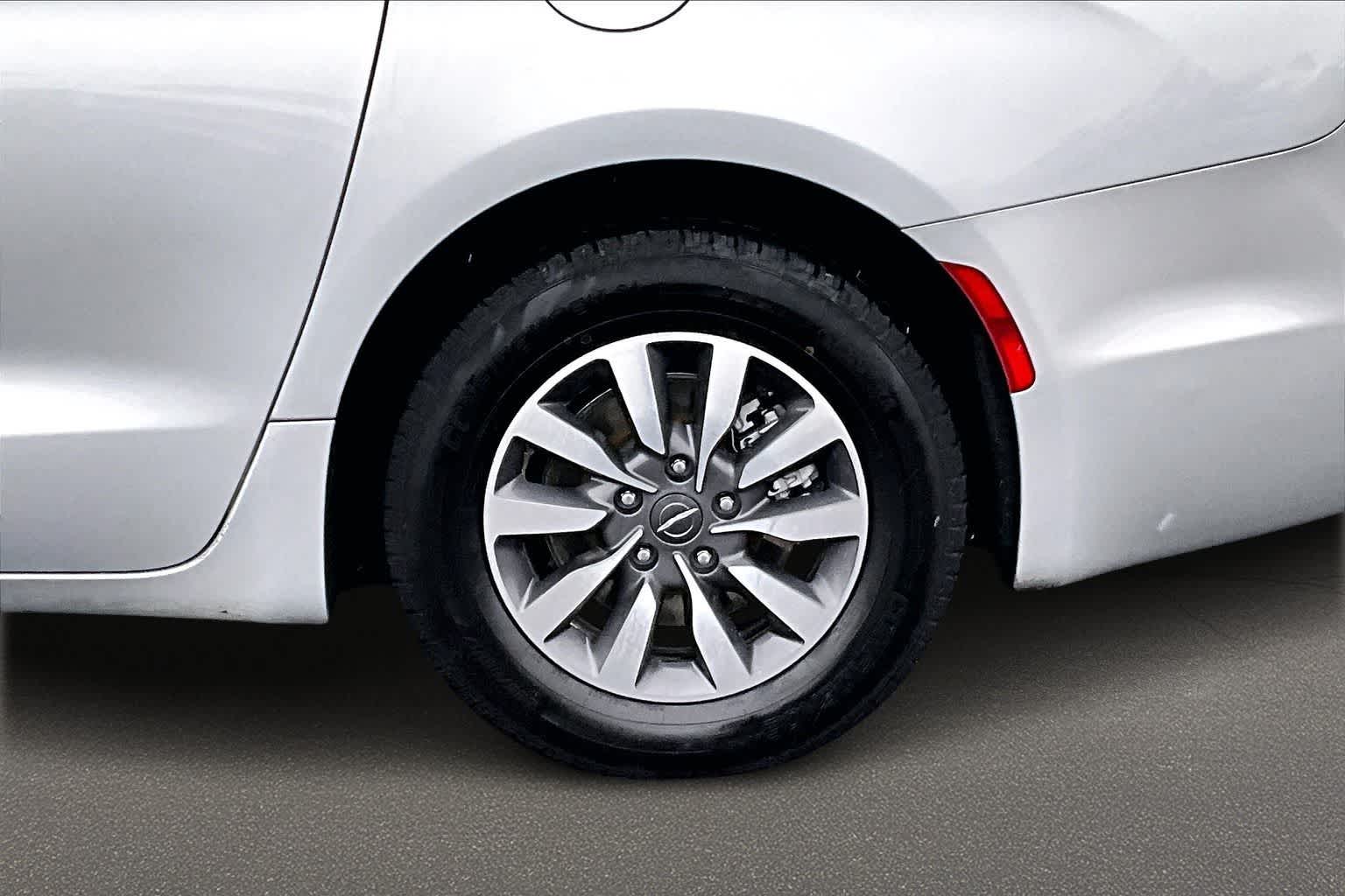 Thumbnail: 2024 Chrysler Pacifica - 36