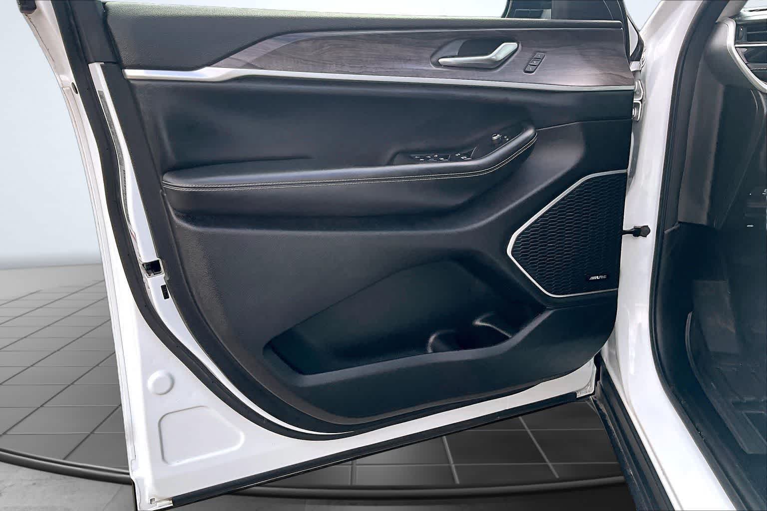 Thumbnail: 2023 Jeep Grand Cherokee - 28