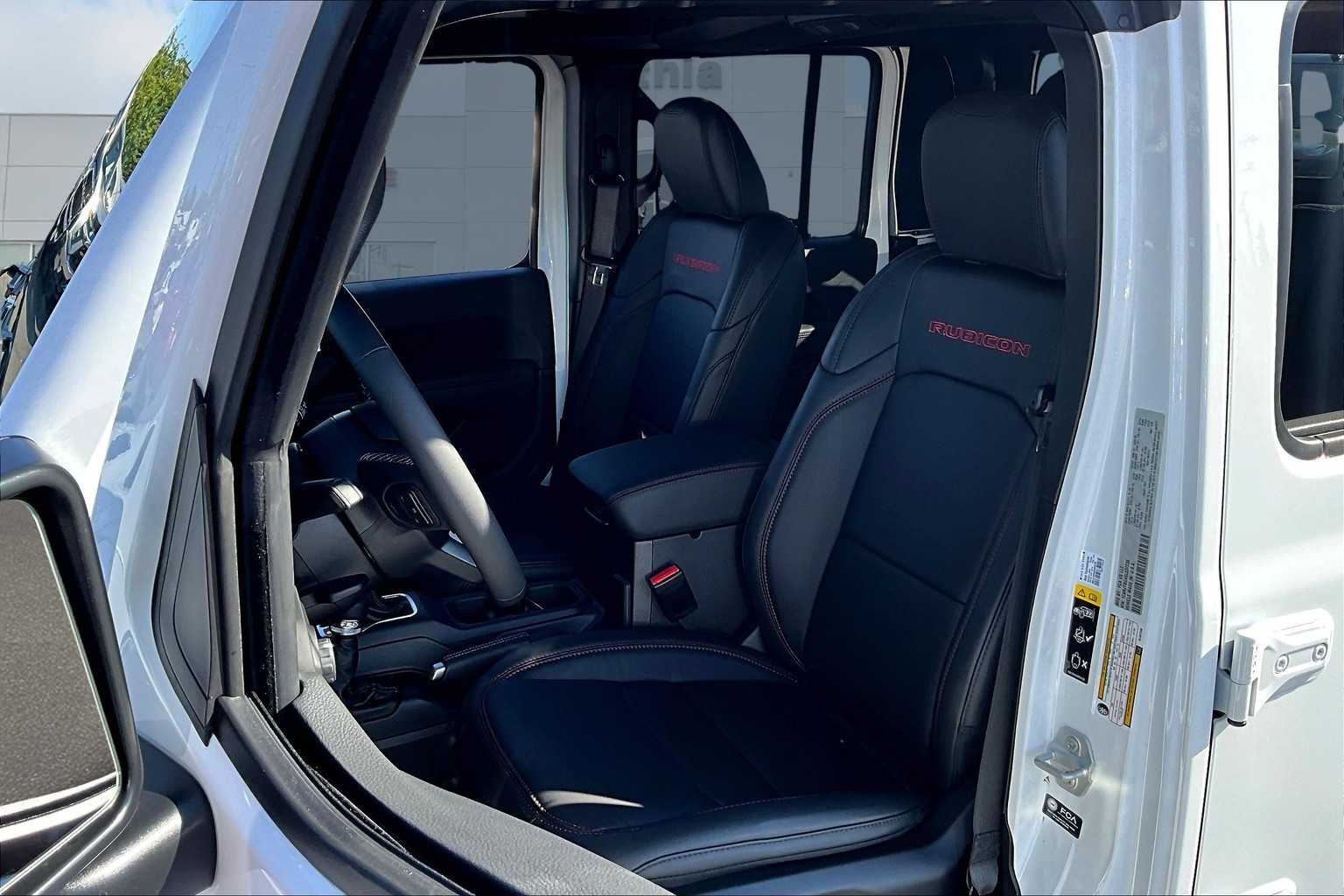 Thumbnail: 2025 Jeep Gladiator - 11