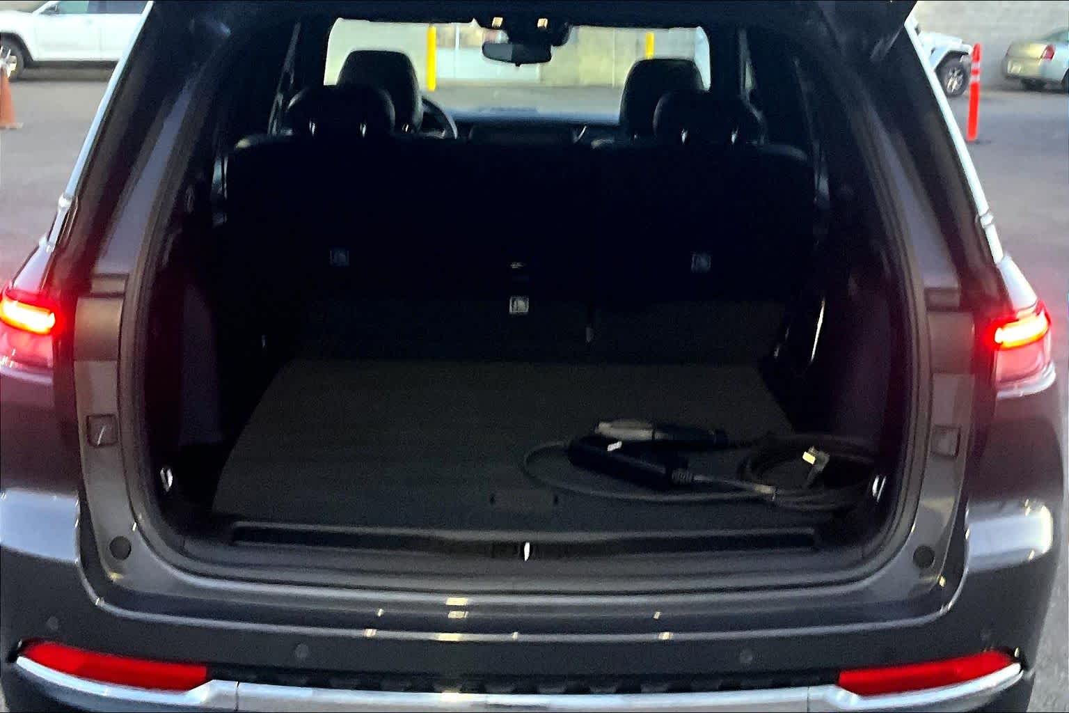 Thumbnail: 2024 Jeep Grand Cherokee - 19