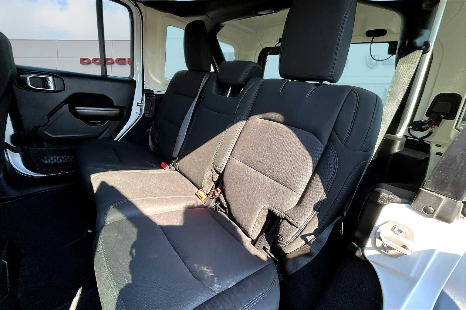 Thumbnail: 2018 Jeep Wrangler - 13