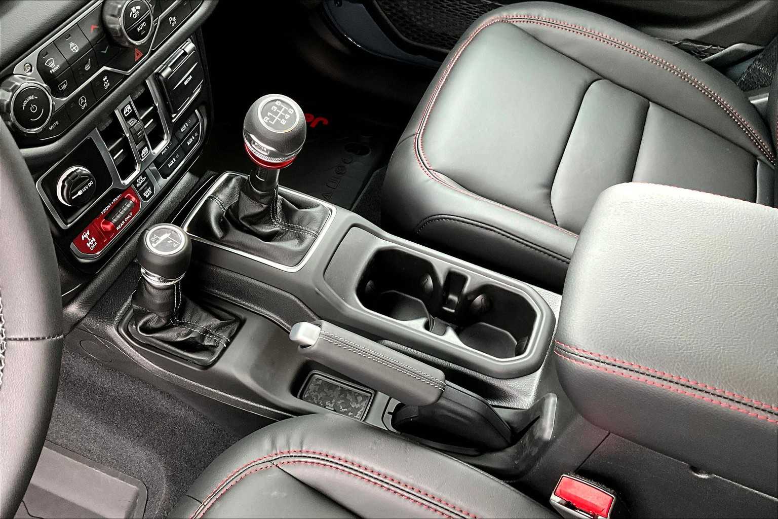 Thumbnail: 2025 Jeep Wrangler - 17