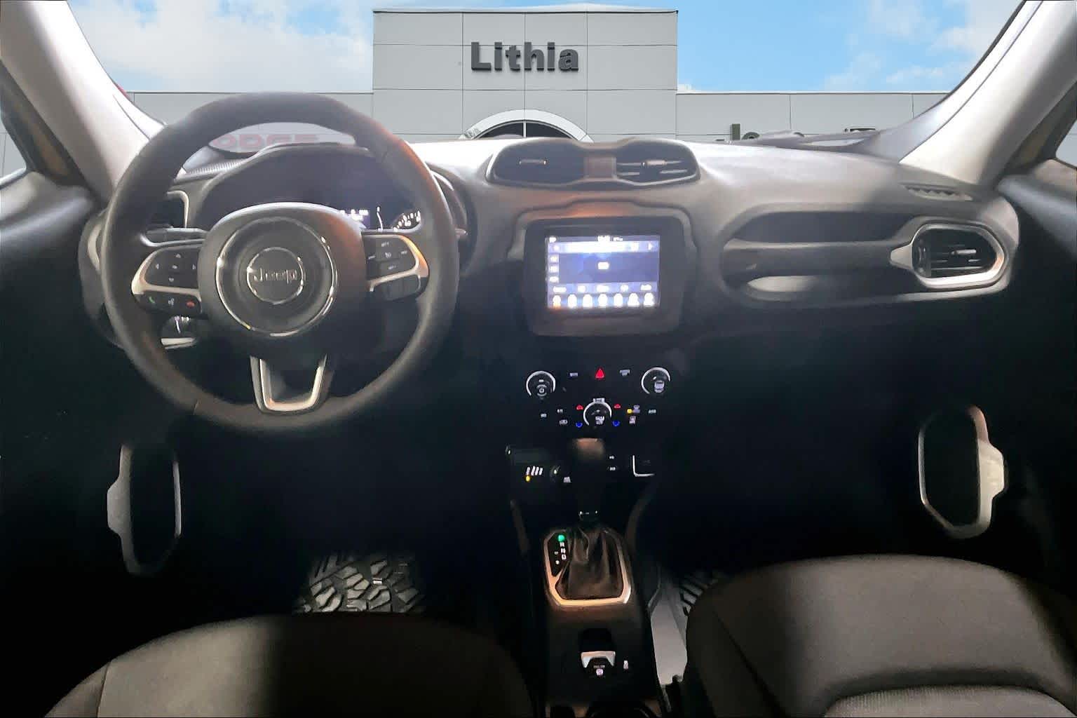 Thumbnail: 2018 Jeep Renegade - 10