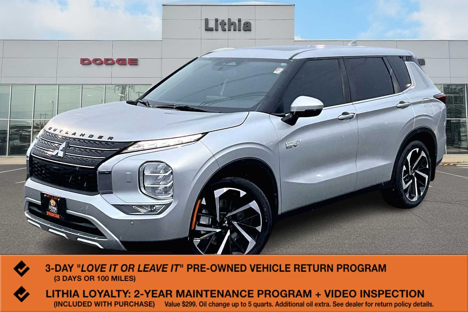 2023 Mitsubishi Outlander Plug-In Hybrid SE's photo