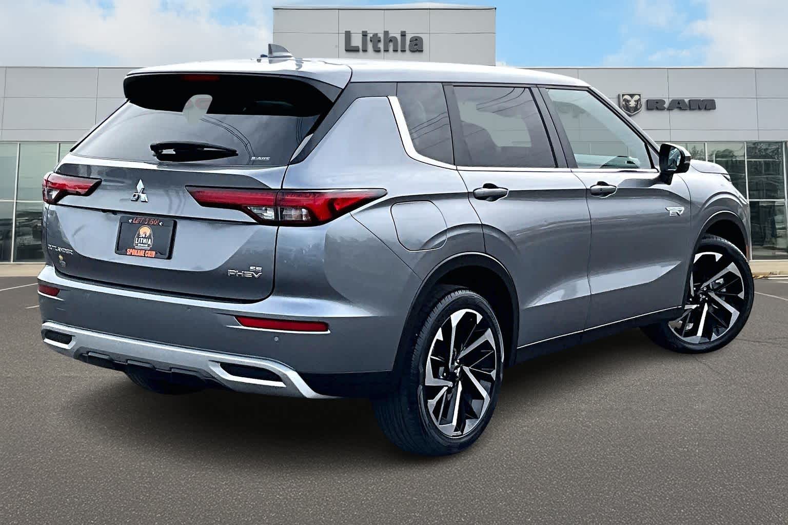 Thumbnail: 2023 Mitsubishi Outlander - 23