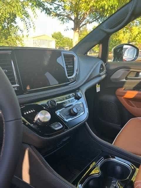 Thumbnail: 2026 Chrysler Pacifica - 7