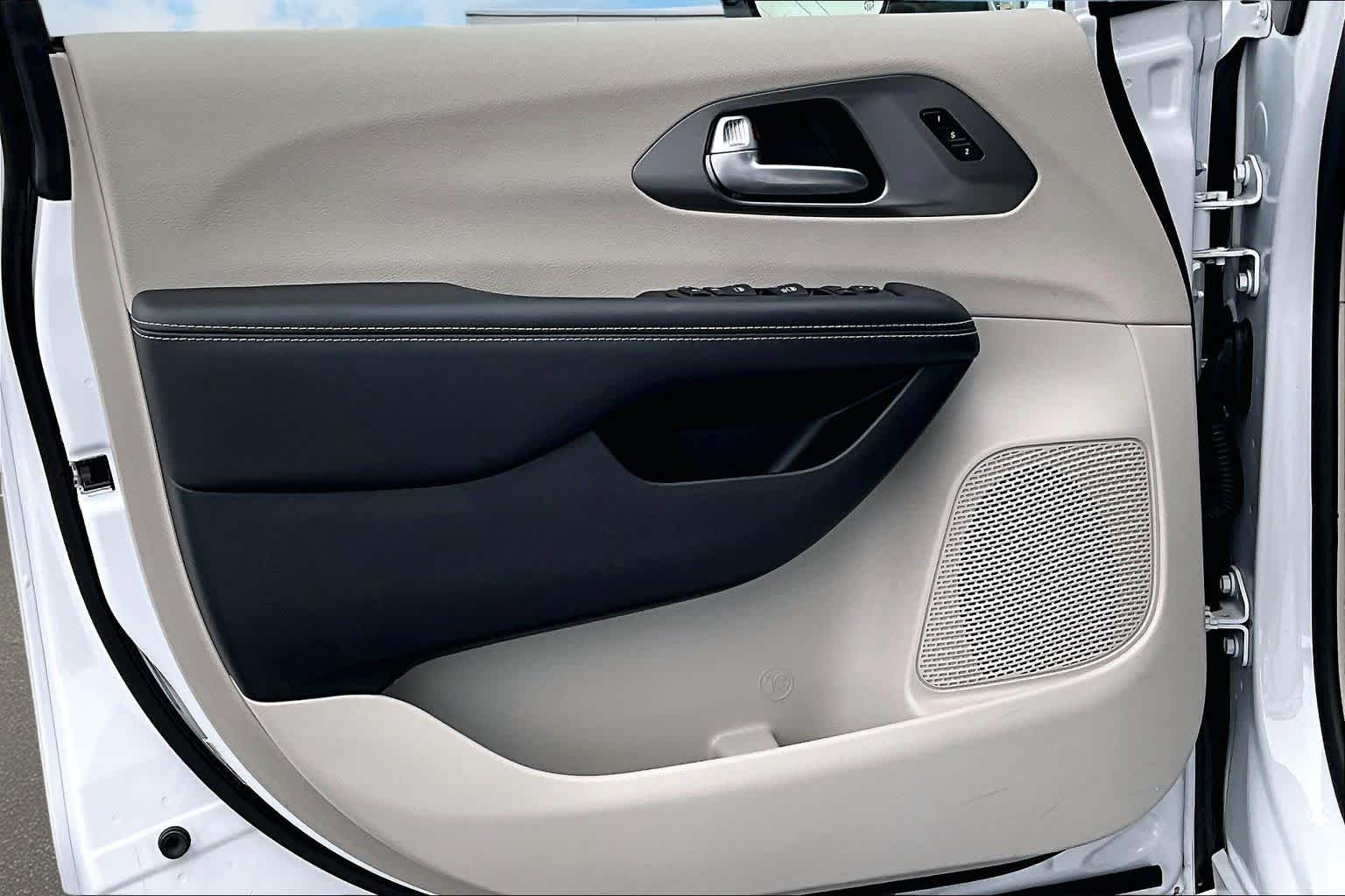 Thumbnail: 2024 Chrysler Pacifica - 28