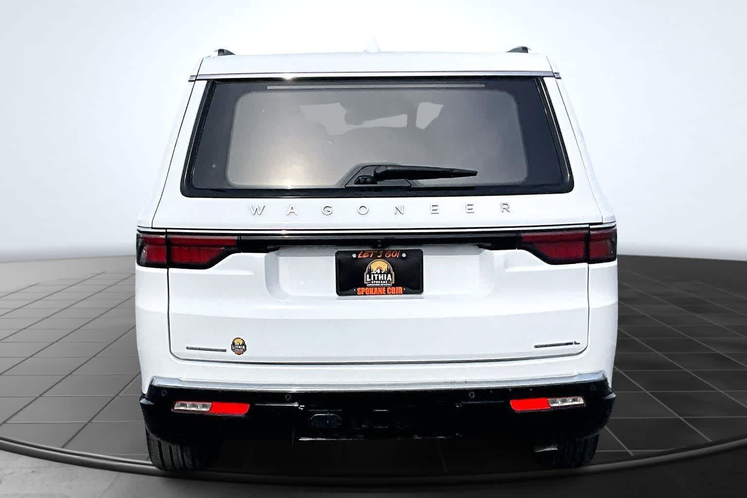 Thumbnail: 2023 Jeep Wagoneer - 5