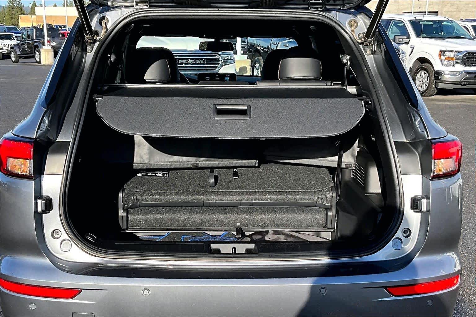 Thumbnail: 2023 Mitsubishi Outlander - 19