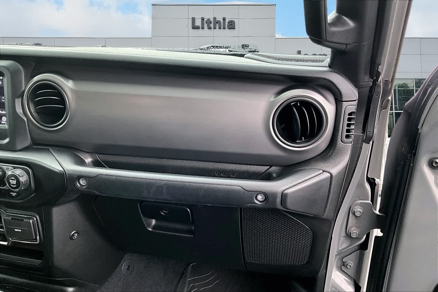 Thumbnail: 2021 Jeep Gladiator - 24