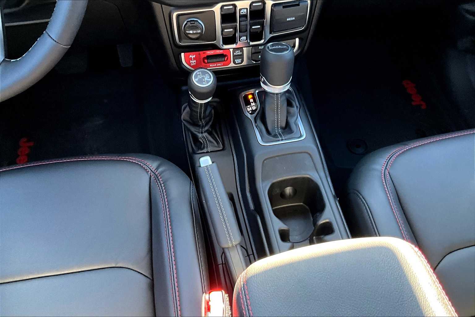 Thumbnail: 2025 Jeep Gladiator - 17