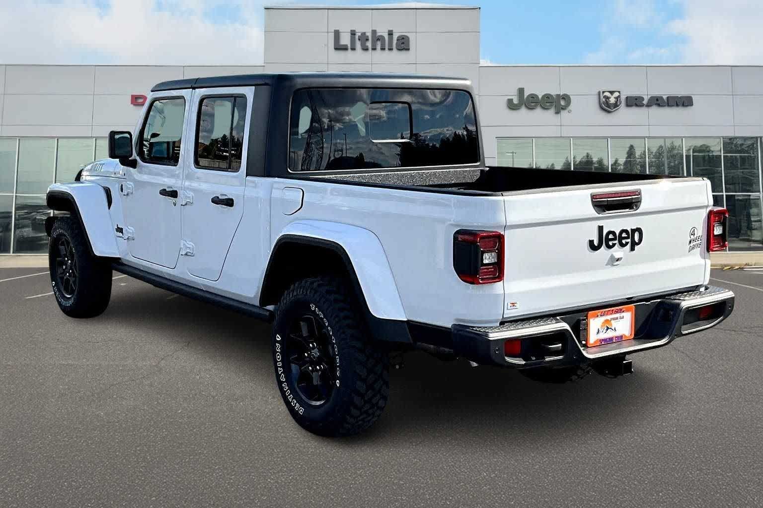 Thumbnail: 2025 Jeep Gladiator - 4