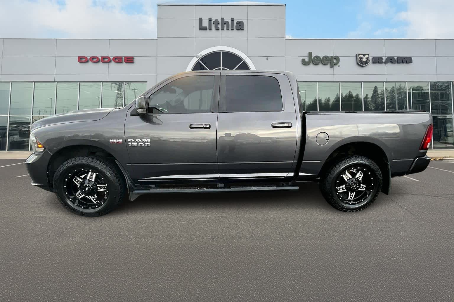 2016 Ram 1500 Sport photo 3