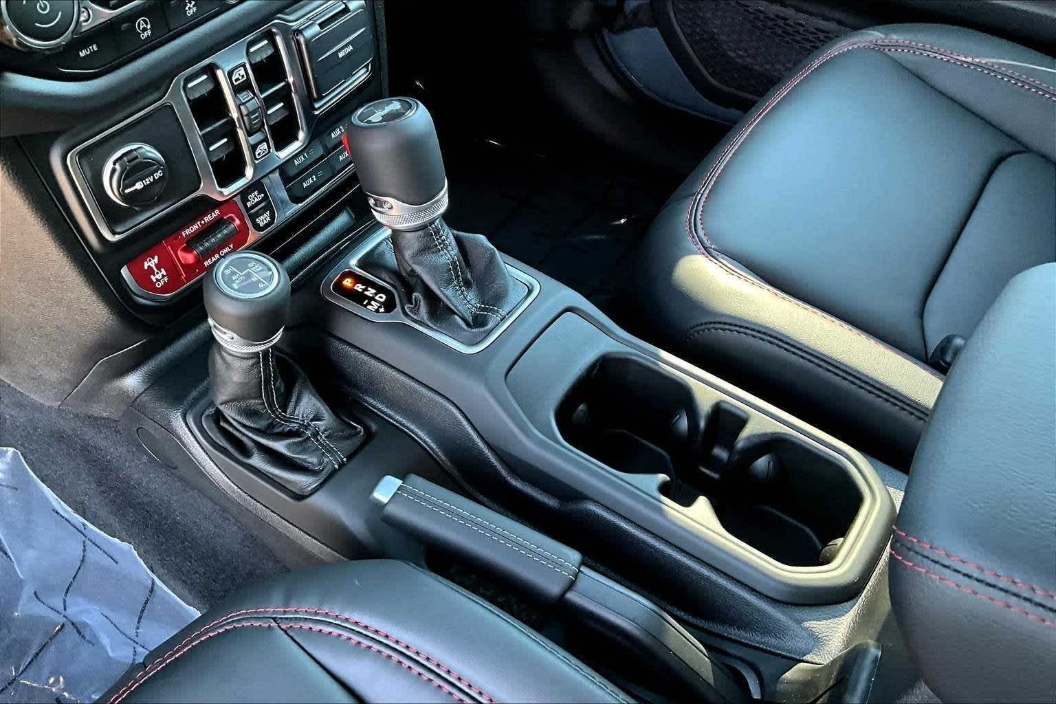 Thumbnail: 2025 Jeep Wrangler - 17