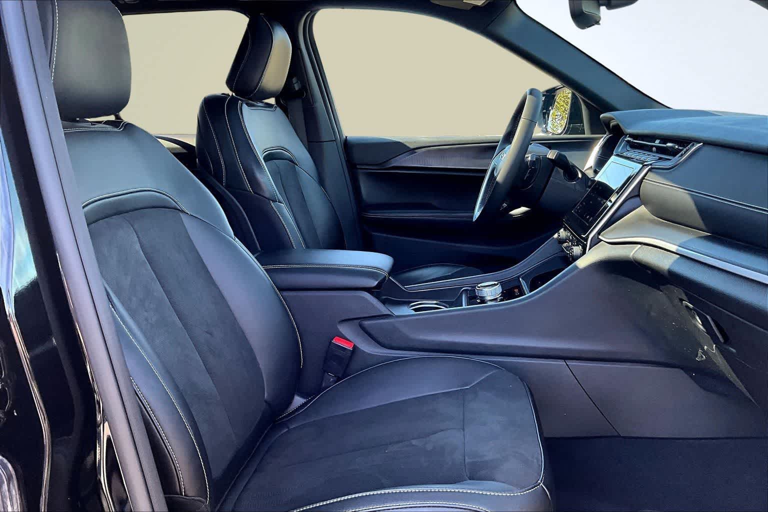 Thumbnail: 2024 Jeep Grand Cherokee - 14