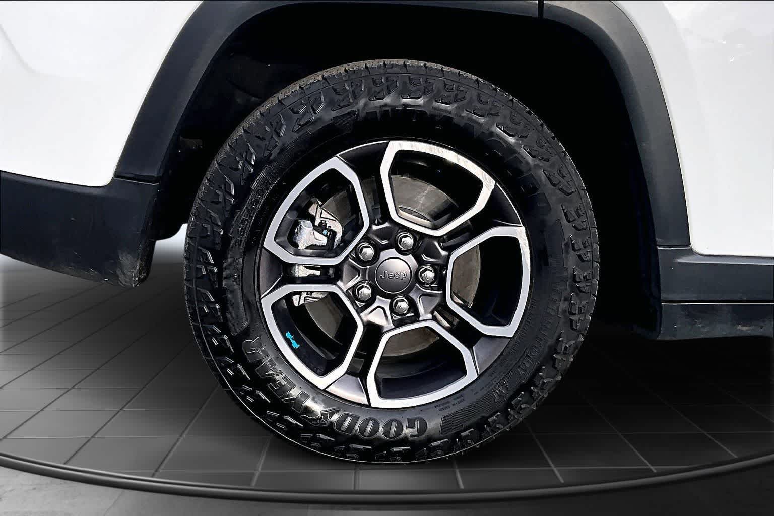 Thumbnail: 2023 Jeep Grand Cherokee - 35