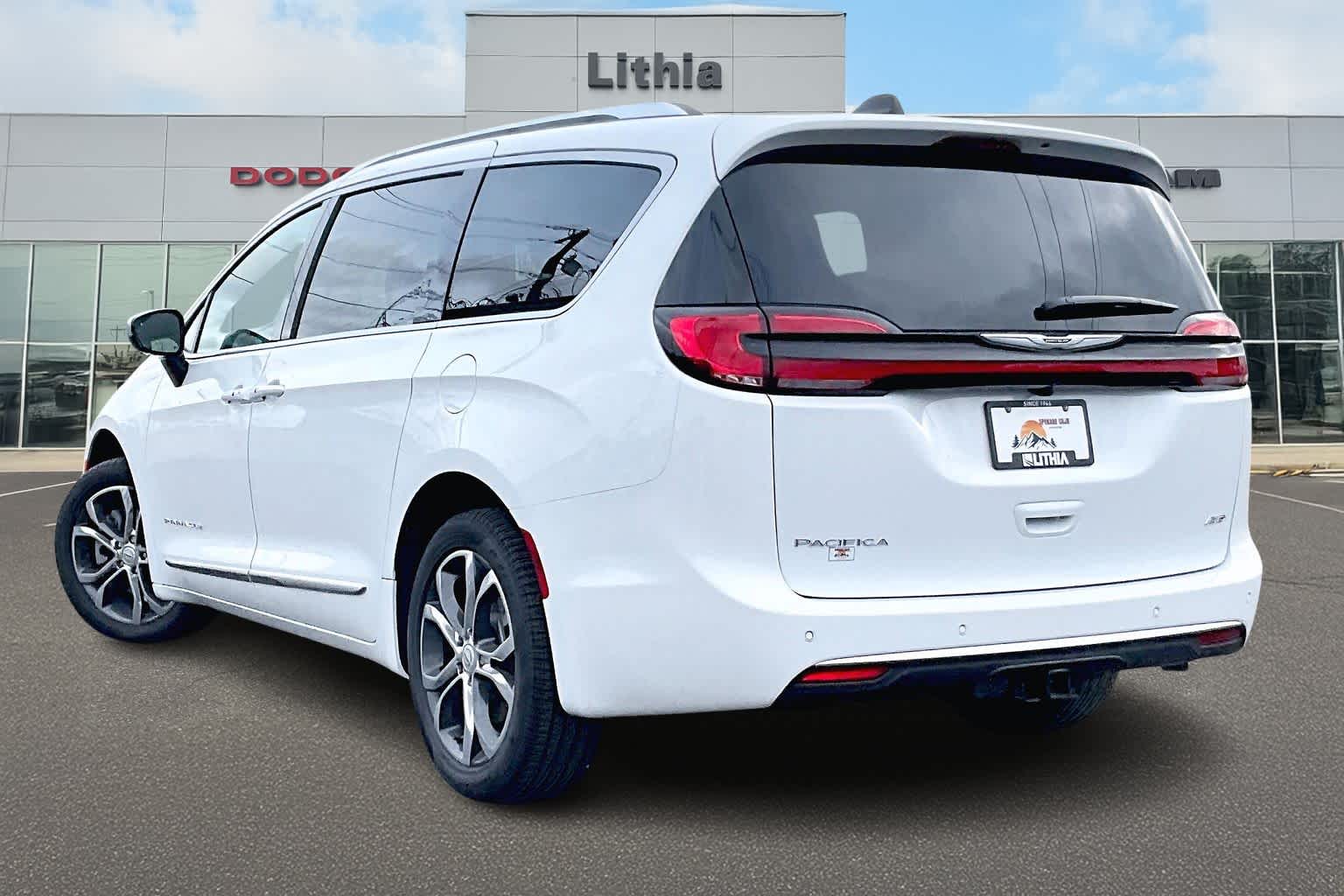 Thumbnail: 2026 Chrysler Pacifica - 4