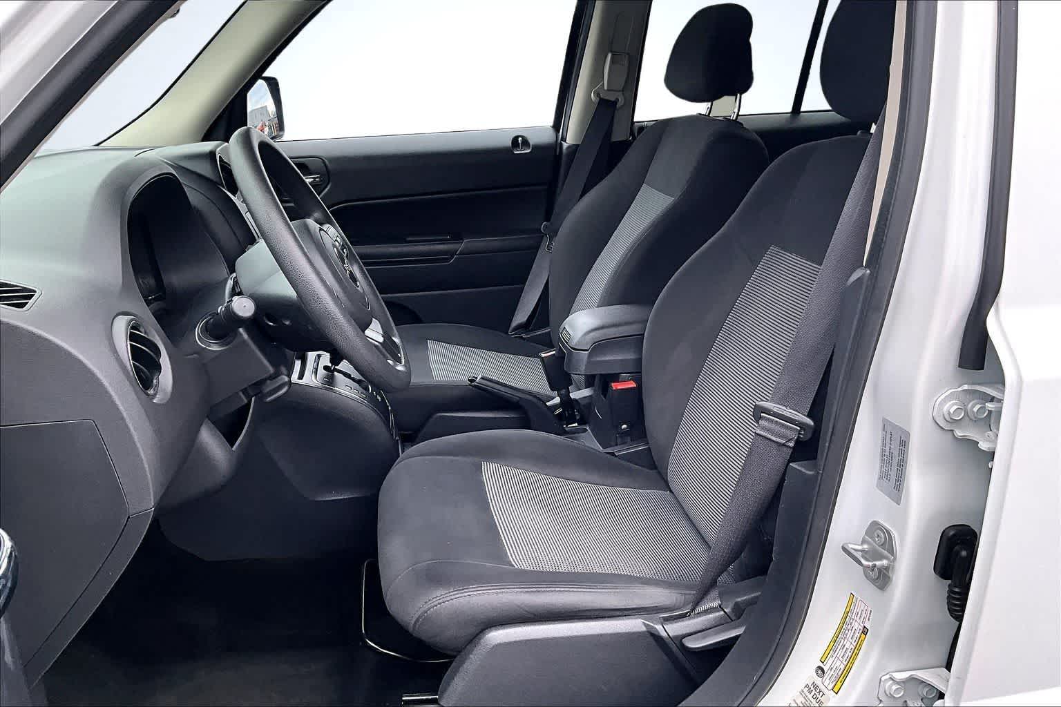 Thumbnail: 2016 Jeep Patriot - 11