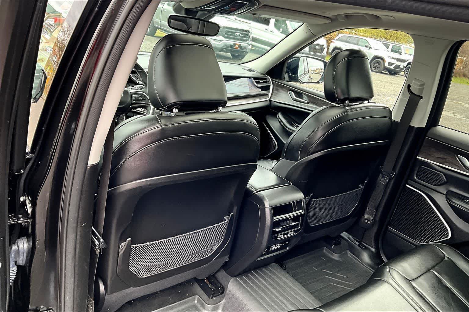 Thumbnail: 2022 Jeep Grand Cherokee - 12