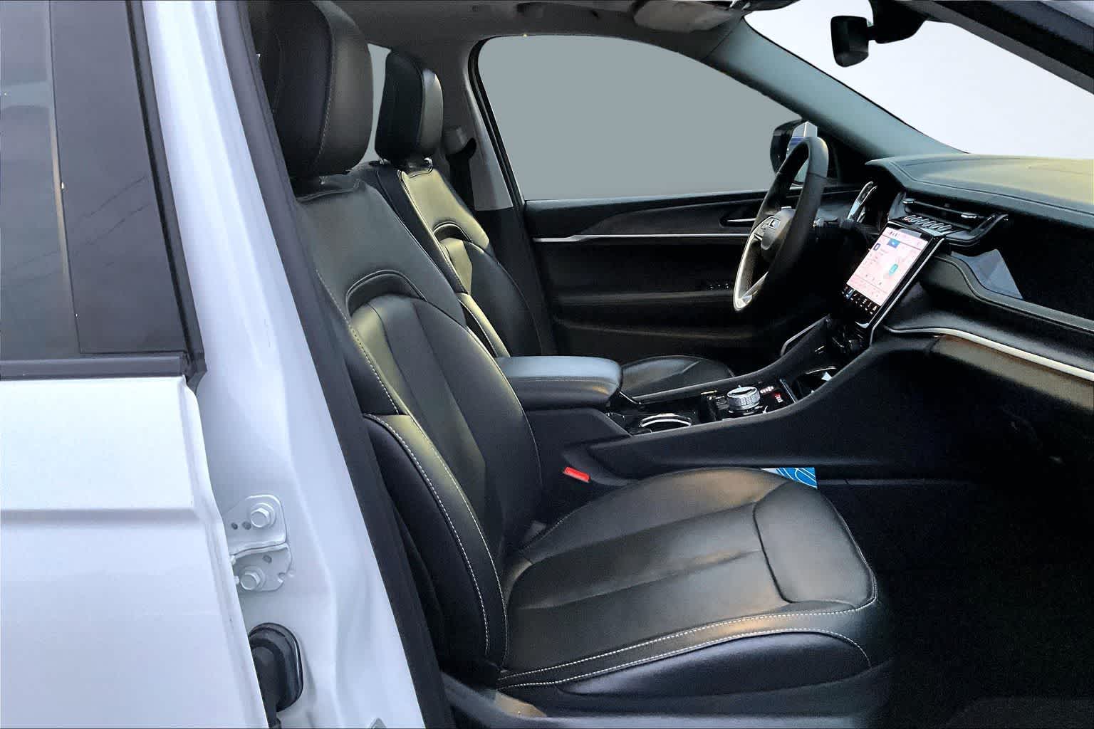 Thumbnail: 2022 Jeep Grand Cherokee - 14